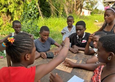 Les enfants jouent à 123score