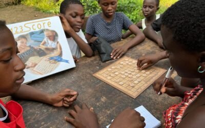 Les enfants du lac Avanga jouent à 123score