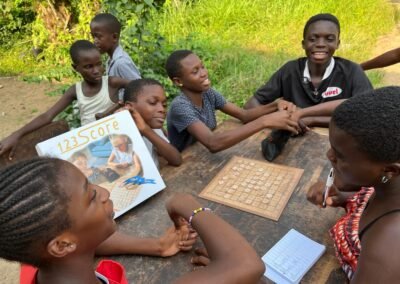 Les enfants jouent à 123score